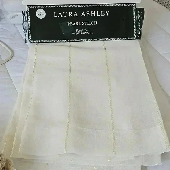 Laura Ashley Curtains - Picture 1 of 7